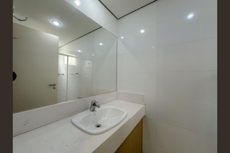 Apartamento à venda com 240m², 4 quartos e 4 vagas Apartamento à venda com 240m², 4 quartos e 4 vagasBanheiro Suíte 1