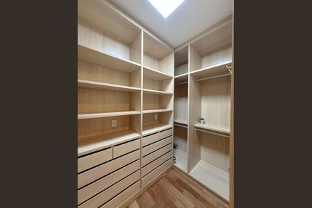 Apartamento à venda com 240m², 4 quartos e 4 vagas Apartamento à venda com 240m², 4 quartos e 4 vagasCloset Suíte Master