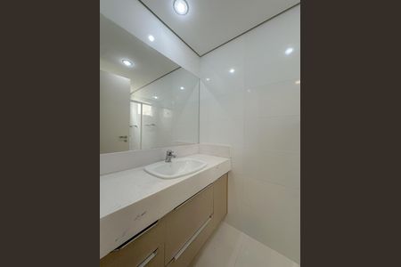 Apartamento à venda com 240m², 4 quartos e 4 vagas Apartamento à venda com 240m², 4 quartos e 4 vagasBanheiro Suíte 1