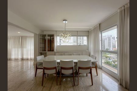 Apartamento à venda com 240m², 4 quartos e 4 vagas Apartamento à venda com 240m², 4 quartos e 4 vagasSala