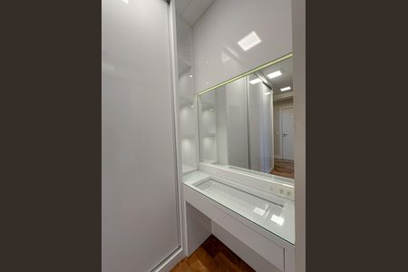 Apartamento à venda com 240m², 4 quartos e 4 vagas Apartamento à venda com 240m², 4 quartos e 4 vagasCloset Suíte Master