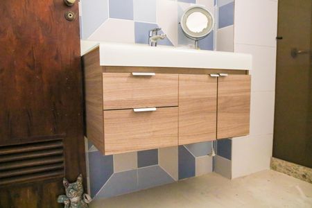 Apartamento à venda com 80m², 2 quartos e sem vagaBanheiro