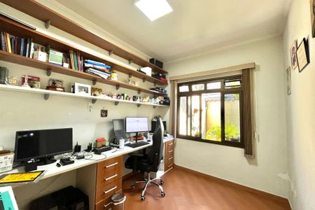 Casa à venda com 296m², 6 quartos e 3 vagas Casa à venda com 296m², 6 quartos e 3 vagasEscritório