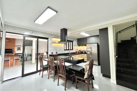 Casa à venda com 296m², 6 quartos e 3 vagas Casa à venda com 296m², 6 quartos e 3 vagasCozinha