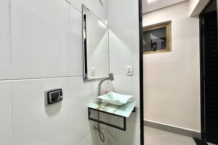 Casa à venda com 296m², 6 quartos e 3 vagas Casa à venda com 296m², 6 quartos e 3 vagasBanheiro da área externa