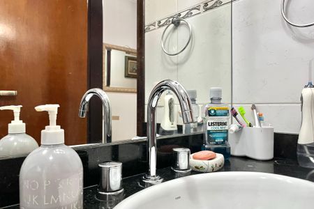 Casa à venda com 296m², 6 quartos e 3 vagas Casa à venda com 296m², 6 quartos e 3 vagasBanheiro Corredor