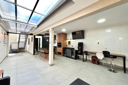 Casa à venda com 296m², 6 quartos e 3 vagas Casa à venda com 296m², 6 quartos e 3 vagasQuintal