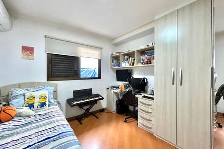 Casa à venda com 296m², 6 quartos e 3 vagas Casa à venda com 296m², 6 quartos e 3 vagasQuarto 4