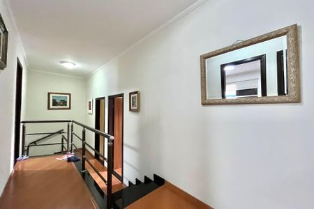 Casa à venda com 296m², 6 quartos e 3 vagas Casa à venda com 296m², 6 quartos e 3 vagasCorredor