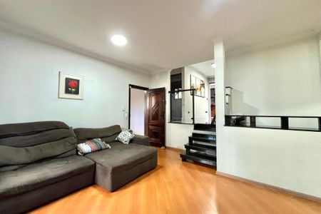 Casa à venda com 296m², 6 quartos e 3 vagas Casa à venda com 296m², 6 quartos e 3 vagasSala