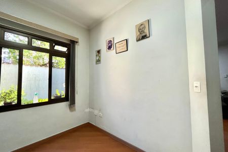 Casa à venda com 296m², 6 quartos e 3 vagas Casa à venda com 296m², 6 quartos e 3 vagasEscritório