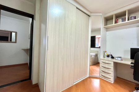 Casa à venda com 296m², 6 quartos e 3 vagas Casa à venda com 296m², 6 quartos e 3 vagasQuarto 3