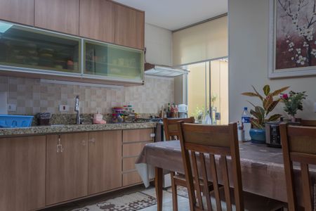Casa à venda com 120m², 2 quartos e 2 vagasCozinha