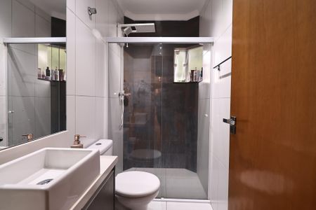 Apartamento à venda com 170m², 3 quartos e 2 vagas Apartamento à venda com 170m², 3 quartos e 2 vagasBanheiro da Suíte