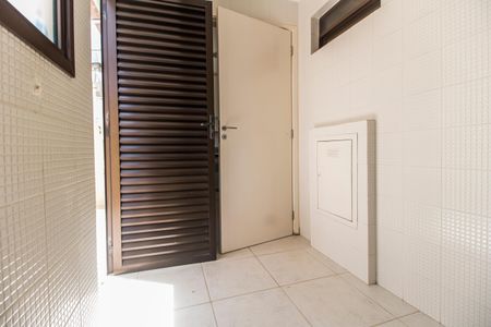 Casa de condomínio à venda com 190m², 3 quartos e 5 vagas Casa de condomínio à venda com 190m², 3 quartos e 5 vagasÁrea de Serviço