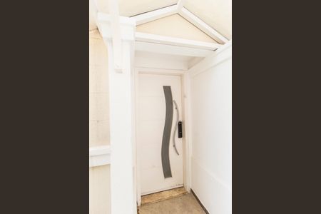 Casa de condomínio à venda com 190m², 3 quartos e 5 vagas Casa de condomínio à venda com 190m², 3 quartos e 5 vagasEntrada