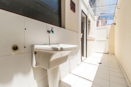 Casa de condomínio à venda com 190m², 3 quartos e 5 vagas Casa de condomínio à venda com 190m², 3 quartos e 5 vagasÁrea de Serviço