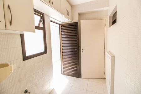 Casa de condomínio à venda com 190m², 3 quartos e 5 vagas Casa de condomínio à venda com 190m², 3 quartos e 5 vagasÁrea de Serviço