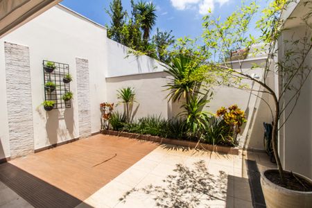 Casa de condomínio à venda com 190m², 3 quartos e 5 vagas Casa de condomínio à venda com 190m², 3 quartos e 5 vagasQuintal