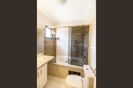 Casa de condomínio à venda com 190m², 3 quartos e 5 vagas Casa de condomínio à venda com 190m², 3 quartos e 5 vagasBanheiro da Suíte