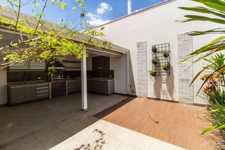 Casa de condomínio à venda com 190m², 3 quartos e 5 vagas Casa de condomínio à venda com 190m², 3 quartos e 5 vagasQuintal