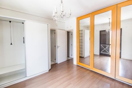 Casa de condomínio à venda com 190m², 3 quartos e 5 vagas Casa de condomínio à venda com 190m², 3 quartos e 5 vagasSuíte