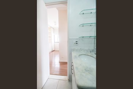 Casa de condomínio à venda com 190m², 3 quartos e 5 vagas Casa de condomínio à venda com 190m², 3 quartos e 5 vagasBanheiro