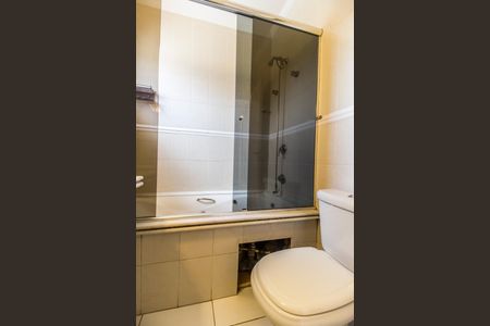 Casa de condomínio à venda com 190m², 3 quartos e 5 vagas Casa de condomínio à venda com 190m², 3 quartos e 5 vagasBanheiro da Suíte