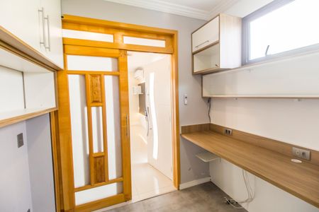 Casa de condomínio à venda com 190m², 3 quartos e 5 vagas Casa de condomínio à venda com 190m², 3 quartos e 5 vagasEscritório