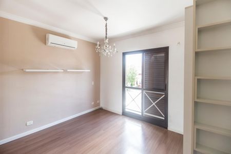 Casa de condomínio à venda com 190m², 3 quartos e 5 vagas Casa de condomínio à venda com 190m², 3 quartos e 5 vagasSuíte