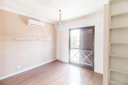 Casa de condomínio à venda com 190m², 3 quartos e 5 vagas Casa de condomínio à venda com 190m², 3 quartos e 5 vagasSuíte