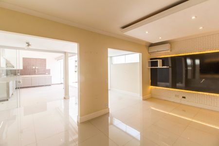 Casa de condomínio à venda com 190m², 3 quartos e 5 vagas Casa de condomínio à venda com 190m², 3 quartos e 5 vagasSala