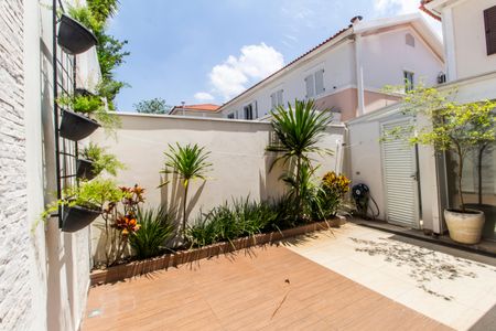 Casa de condomínio à venda com 190m², 3 quartos e 5 vagas Casa de condomínio à venda com 190m², 3 quartos e 5 vagasQuintal