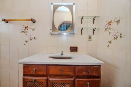 Casa para alugar com 204m², 3 quartos e 4 vagasBanheiro