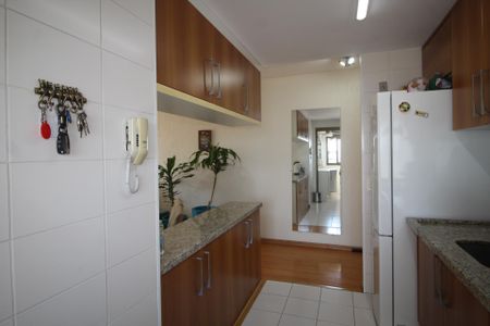 Cozinha de apartamento à venda com 2 quartos, 72m² em Passo da Areia, Porto Alegre