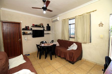 Casa à venda com 82m², 2 quartos e sem vagaSala