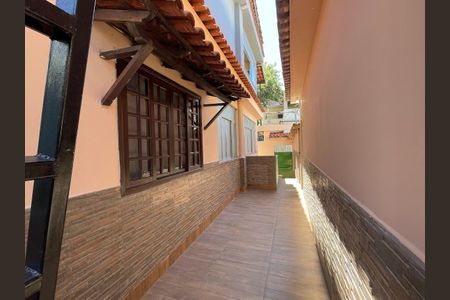 Corredor de casa para alugar com 1 quarto, 45m² em Praia da Bandeira, Rio de Janeiro