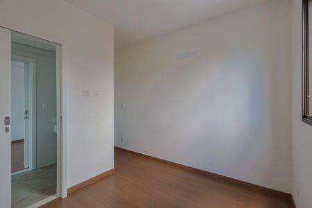 Apartamento à venda com 83m², 3 quartos e 2 vagasQuarto 3