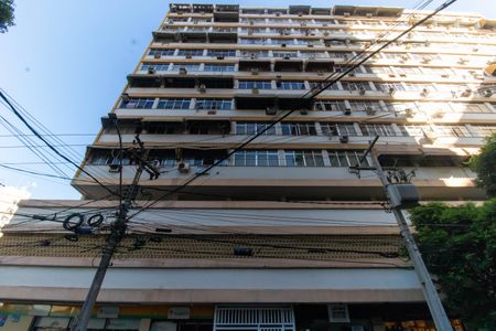 Apartamento à venda com 106m², 2 quartos e sem vaga Apartamento à venda com 106m², 2 quartos e sem vagaFachada
