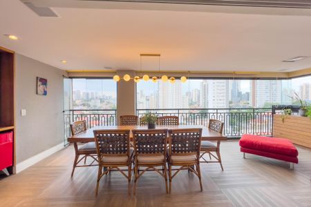 Apartamento à venda com 140m², 3 quartos e 2 vagasVaranda