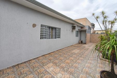 Casa à venda com 150m², 3 quartos e 4 vagas Casa à venda com 150m², 3 quartos e 4 vagasQuintal