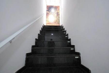 Apartamento para alugar com 100m², 3 quartos e 1 vaga Apartamento para alugar com 100m², 3 quartos e 1 vagaEscada