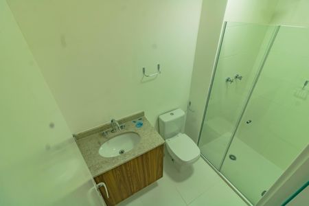 Banheiro de kitnet/studio para alugar com 1 quarto, 26m² em Jardim Prudência, São Paulo
