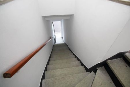 Casa para alugar com 79m², 2 quartos e sem vagaEscada