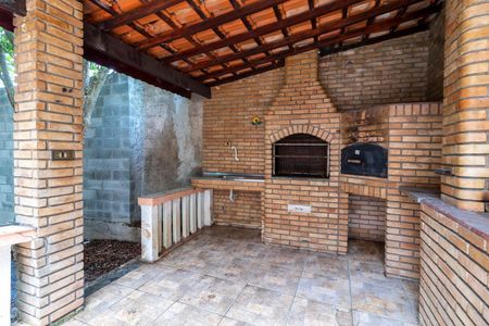 Casa à venda com 375m², 4 quartos e 2 vagasQuintal dos Fundos 