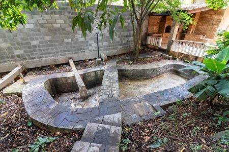 Casa à venda com 375m², 4 quartos e 2 vagasQuintal dos Fundos