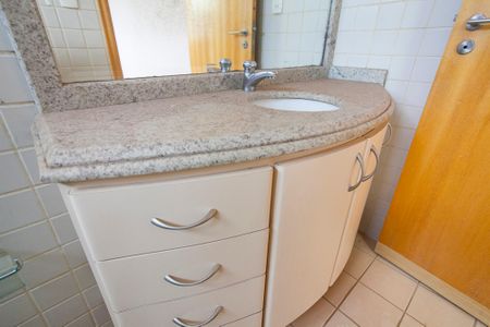 Apartamento para alugar com 148m², 4 quartos e 2 vagas Apartamento para alugar com 148m², 4 quartos e 2 vagasBanheiro da Suite 3