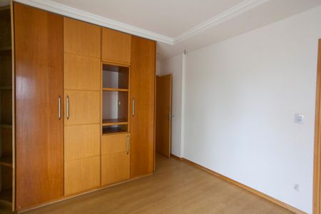 Apartamento para alugar com 148m², 4 quartos e 2 vagas Apartamento para alugar com 148m², 4 quartos e 2 vagasSuite 2