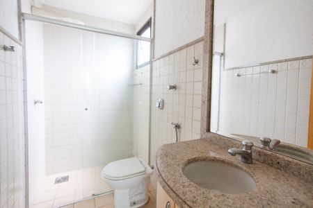 Apartamento para alugar com 148m², 4 quartos e 2 vagas Apartamento para alugar com 148m², 4 quartos e 2 vagasBanheiro da Suite 2