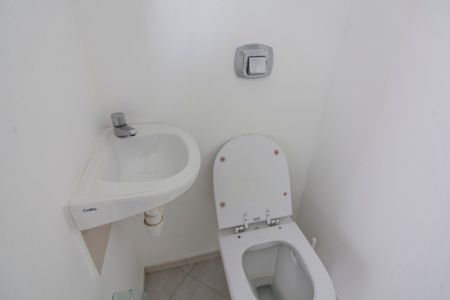 Apartamento para alugar com 148m², 4 quartos e 2 vagas Apartamento para alugar com 148m², 4 quartos e 2 vagasBanheiro de Serviço